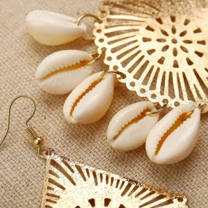 Korvakorut, PAPARAZZI | Gold and Lace Seashell Earrings