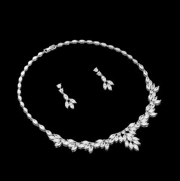 Kristallikorusetti, ATHENA BRIDAL | Luxury Necklace Set -ylellinen setti