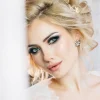 Kristallikorvakorut, ATHENA BRIDAL | Dainty Bella Earrings in Gold