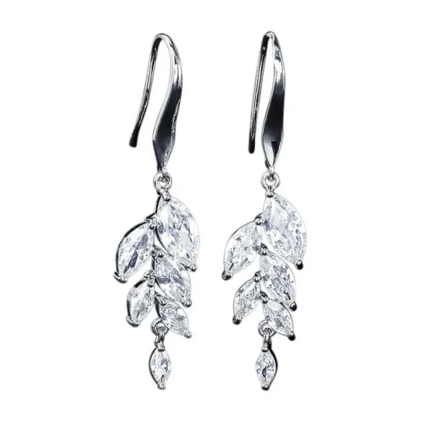 Kristallikorvakorut, ATHENA BRIDAL | Classic Isabella Earrings