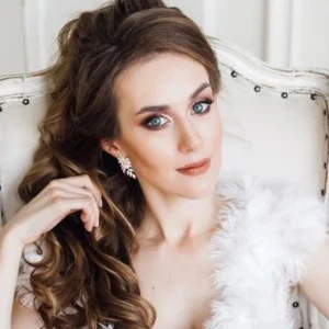 Kristallikorvakorut, ATHENA BRIDAL | Luxurious Flower Earrings