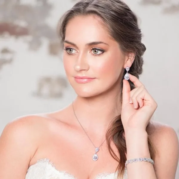Kristallikorvakorut, ATHENA BRIDAL | Dainty Teardrop Earrings (RG)
