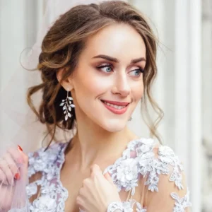 Kristallikorvakorut, ATHENA BRIDAL | Natural Pearl Twine Earrings in GD