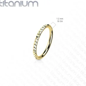 Lävistysrengas, Implant Grade Titanium Pyramid Cut Hoop in Gold