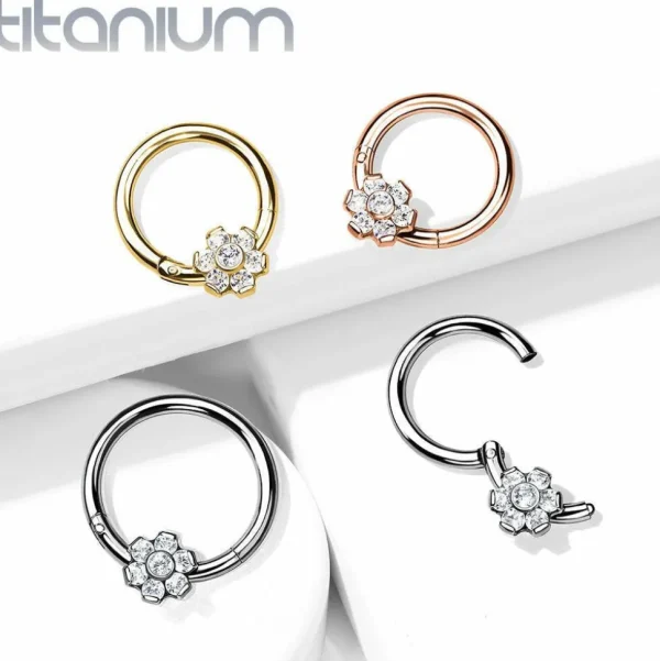 Lävistysrengas, Implant Grade Titanium Ring with CZ Flower