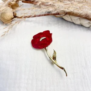 Mila and Stories | Small Poppy -pieni punainen unikkorintaneula