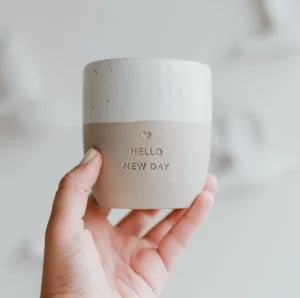 Muki, Hello New Day Mug -käsintehty korvaton tekstimuki