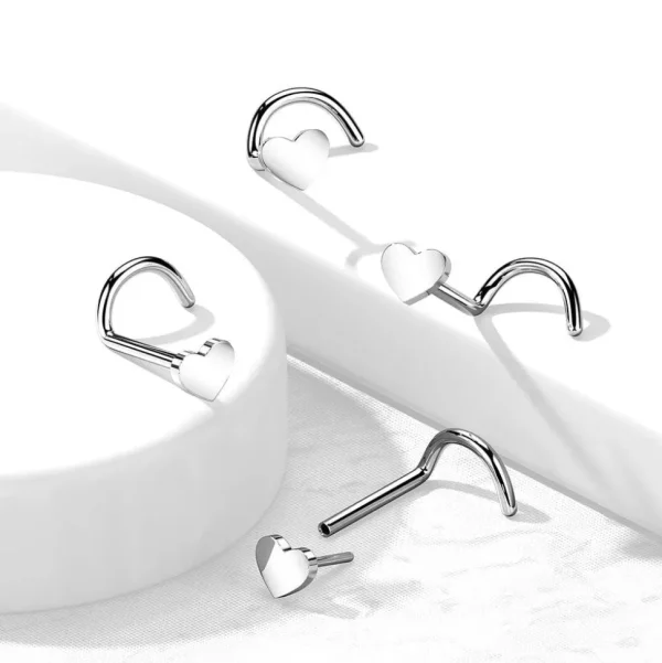 Nenänappi 0,8mm, Heart -titaaninen nenäkoru push in koristeella