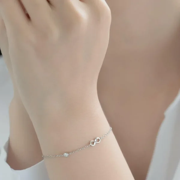 PREMIUM COLLECTION | Infinity -hopeinen rannekoru ikuisuus symbolilla