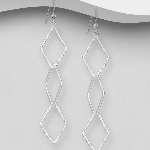 PREMIUM COLLECTION | Livia -hopeiset korvakorut taotulla pinnalla