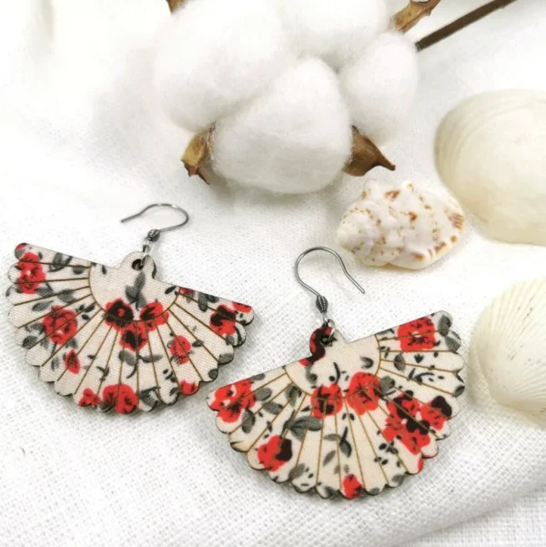 Puiset korvakorut, Fan Shaped Earrings with Red Roses