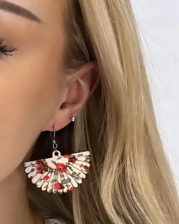 Puiset korvakorut, Fan Shaped Earrings with Red Roses