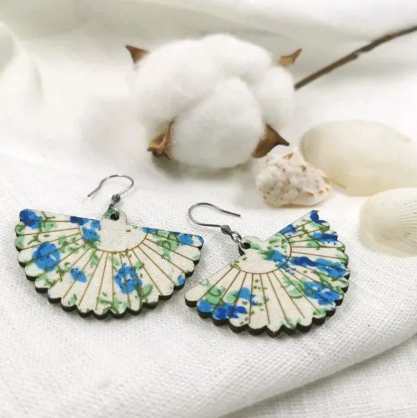 Puiset korvakorut, Fan Shaped Earrings with Blue Roses