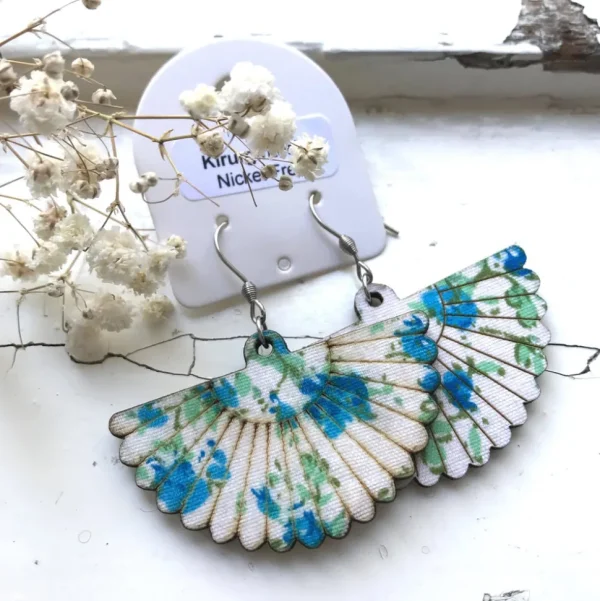 Puiset korvakorut, Fan Shaped Earrings with Blue Roses