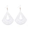 Puiset korvakorut, White Triangles with Lace Decoration