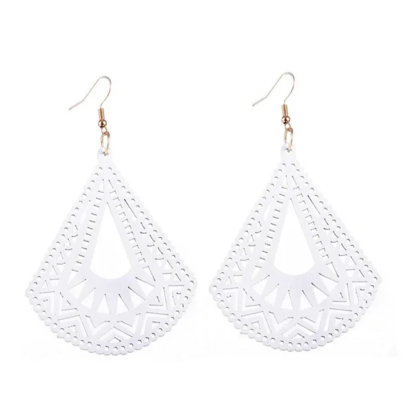 Puiset korvakorut, White Triangles with Lace Decoration