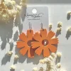 Puukorvakorut, Leinikki -oranssit kukkakorvakorut