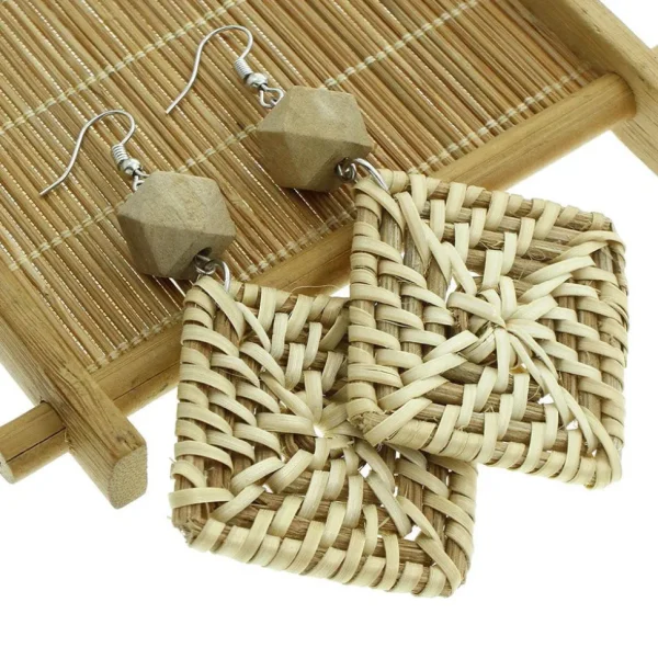Puukorvakorut, rottinkikorvakorut/Chunky Square Rattan Earrings