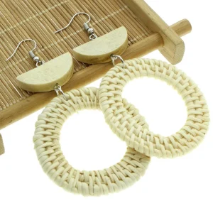 Puukorvakorut, rottinkikorvakorut/Round Rattan Earrings