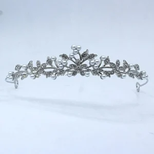 ROMANCE | Bianca -hopeanvärinen siro tiara helmillä