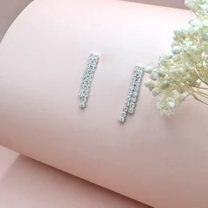 ROMANCE | Gabrielle -hopeanväriset juhlakorvakorut cubic zirconioin