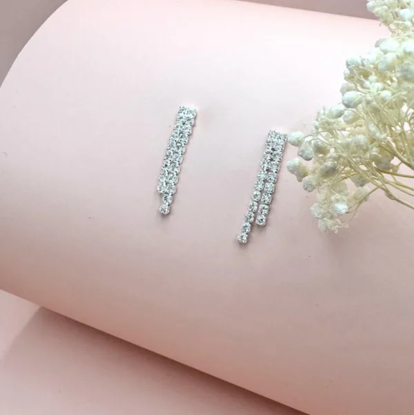 ROMANCE | Gabrielle -hopeanväriset juhlakorvakorut cubic zirconioin