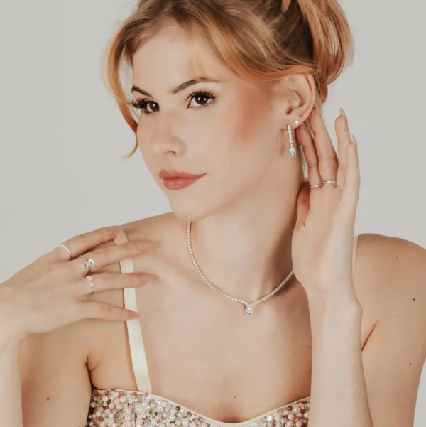 ROMANCE | Genevieve -hopeanvärinen strassikaulakoru cubic zirconion