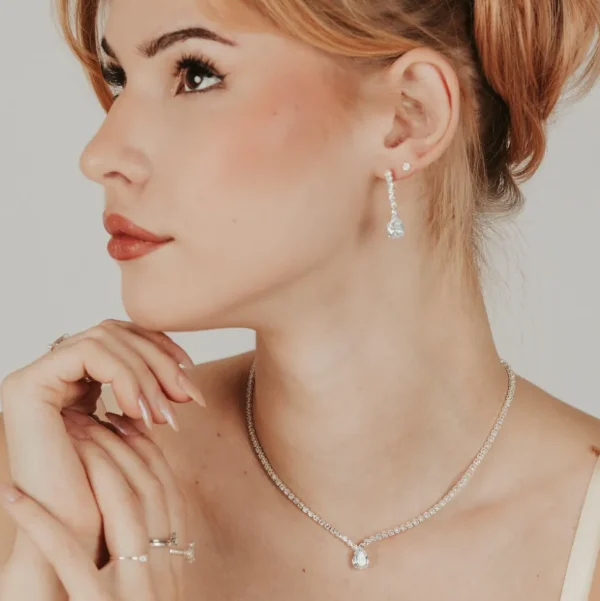 ROMANCE | Genevieve -hopeanvärinen strassikaulakoru cubic zirconion