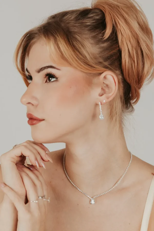ROMANCE | Genevieve -hopeanvärinen strassikaulakoru cubic zirconion