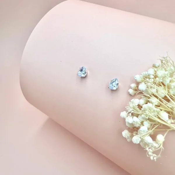 ROMANCE | Rosalie -hopeanväriset pisarakorvakorut cubic zirconioin