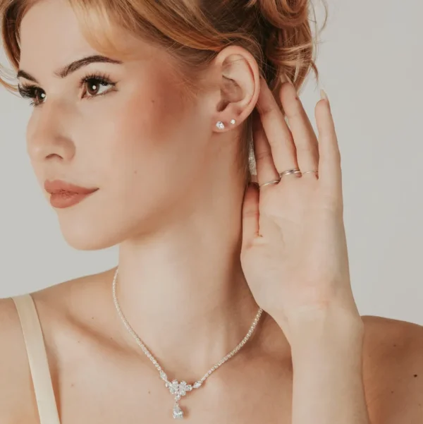 ROMANCE | Rosalie -hopeanvärinen strassikaulakoru cubic zirconion