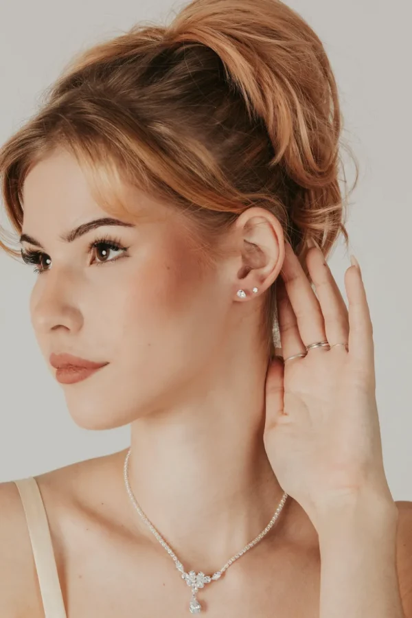 ROMANCE | Rosalie -hopeanvärinen strassikaulakoru cubic zirconion