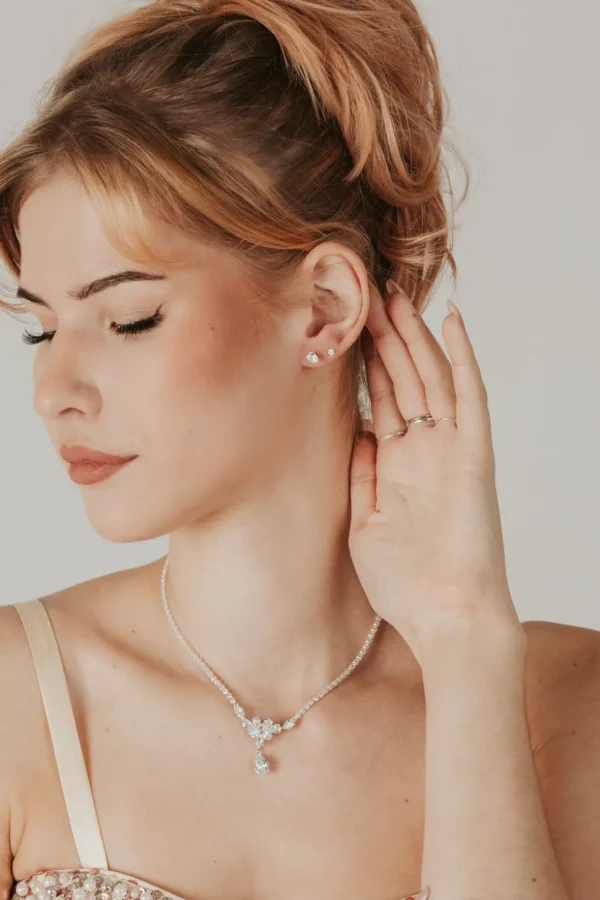 ROMANCE | Rosalie -hopeanvärinen strassikaulakoru cubic zirconion