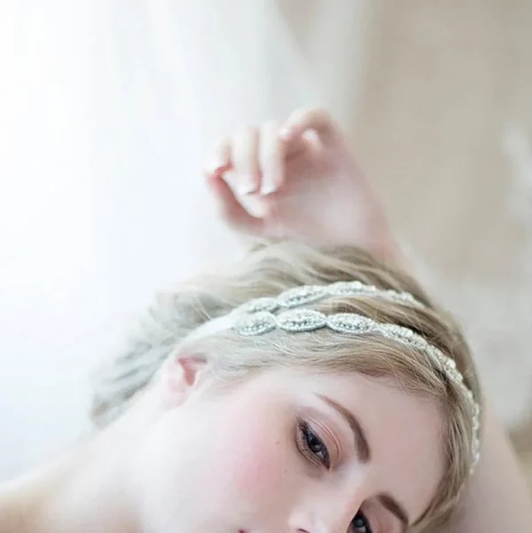 ROMANCE, Glamorous Headpiece -säihkyvä hopeanvärinen hiuskoriste
