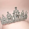 ROMANCE, Gloria -hopeanvärinen korkea tiara kirkkailla kivillä