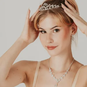 ROMANCE, Matilda -hopeanvärinen tiara kirkkailla kivillä