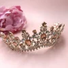 ROMANCE, Sarah -ruusukullanvärinen korkea tiara