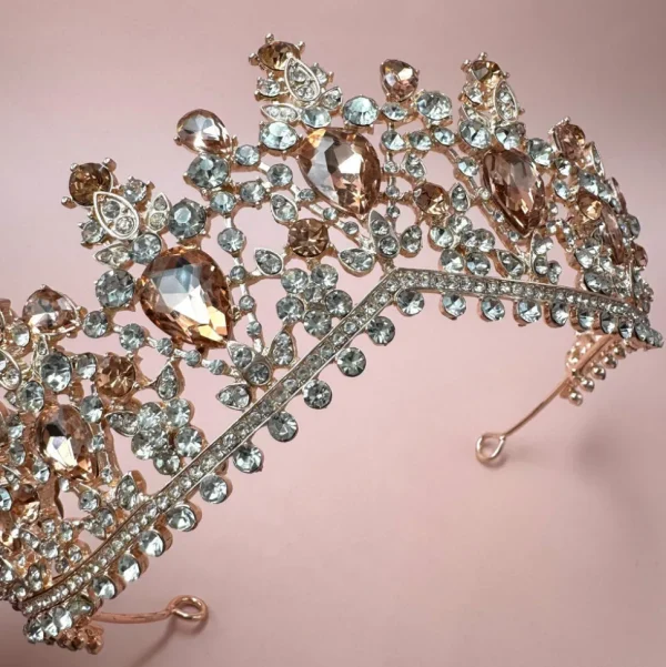 ROMANCE, Sarah -ruusukullanvärinen korkea tiara