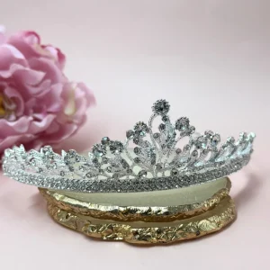 ROMANCE, Serafina -hopeanvärinen tiara kirkkailla kivillä