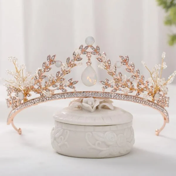 ROMANCE | Elegant Tiara in Rosegold -ruusukullanvärinen elegantti tiara