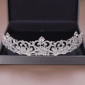 ROMANCE | Leonora -hopeanvärinen näyttävä kirkaskivinen tiara