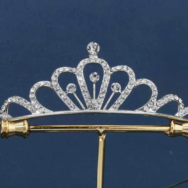 ROMANCE | Linette -hopeanvärinen kirkaskivinen tiara
