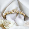 ROMANCE | Princesse -kullanvärinen romanttinen tiara helmin