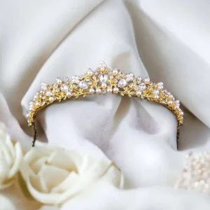 ROMANCE | Princesse -kullanvärinen romanttinen tiara helmin