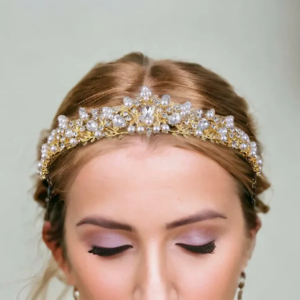 ROMANCE | Princesse -kullanvärinen romanttinen tiara helmin