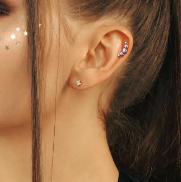 Rustokoru/traguskoru, Titanium 5 CZ Bezel Set Curve Top in Turqoise