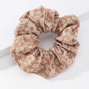 Scrunchie | SUGAR SUGAR, Flowers -kukallinen vaaleanruskea hiusdonitsi