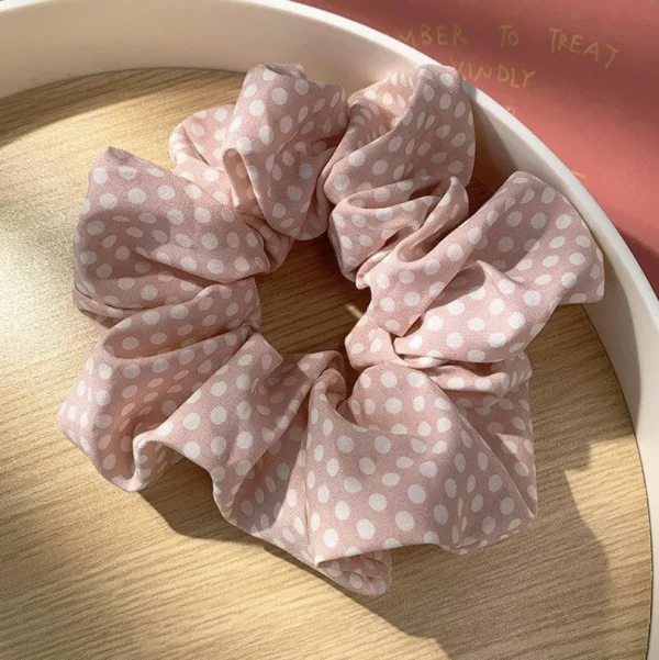 Scrunchie | SUGAR SUGAR, Polkadot Dream -vaaleanpunainen hiusdonitsi