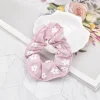 Scrunchie | SUGAR SUGAR, Poppy -vaaleanpunainen kukkahiusdonitsi
