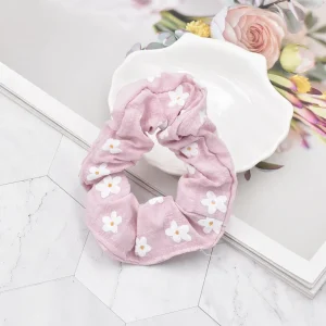 Scrunchie | SUGAR SUGAR, Poppy -vaaleanpunainen kukkahiusdonitsi